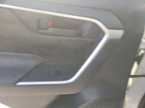 Used 2019 Toyota RAV4 LE image 8