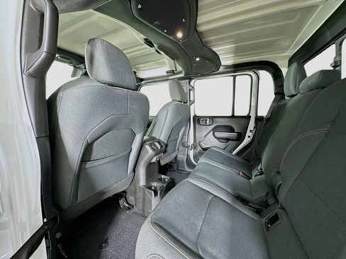 Used 2024 Jeep Gladiator Sport image 22