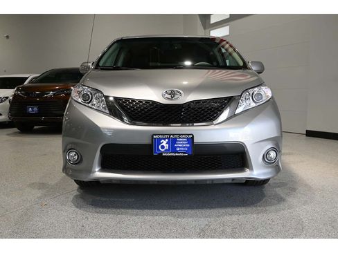 Used 2013 Toyota Sienna SE FWD image 4