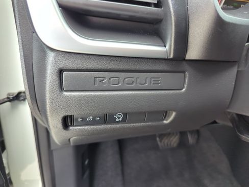 Used 2023 Nissan Rogue S FWD image 30