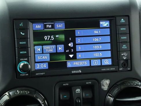 Used 2017 Jeep Wrangler Unlimited Sahara image 16