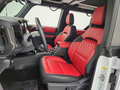 Used 2025 Ford Bronco Badlands image 10