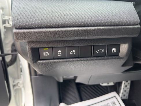 Used 2025 Toyota Camry SE image 12