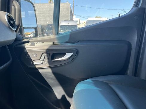 Used 2023 Mercedes-Benz Sprinter 1500 image 17