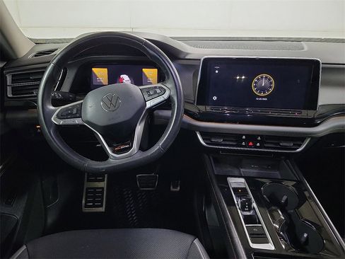 Used 2024 Volkswagen Atlas Peak Edition SEL image 10