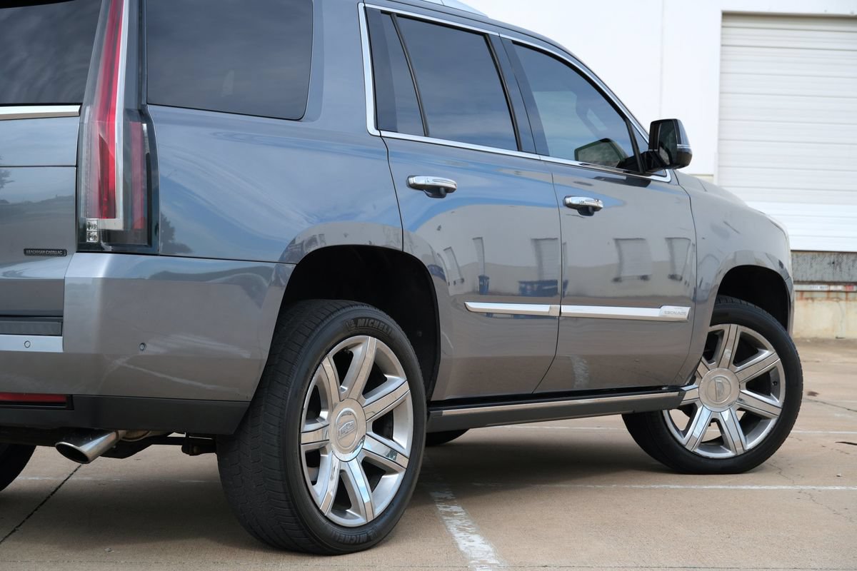 Used 2019 Cadillac Escalade Premium Luxury AWD/4WD image 35