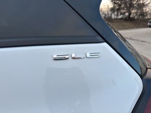 Used 2024 GMC Terrain SLE image 15