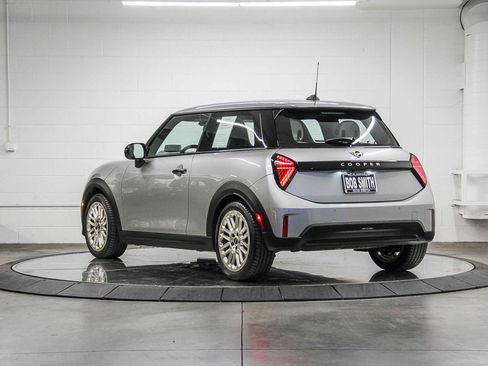 Used 2025 MINI Cooper 2-Door Hardtop image 4