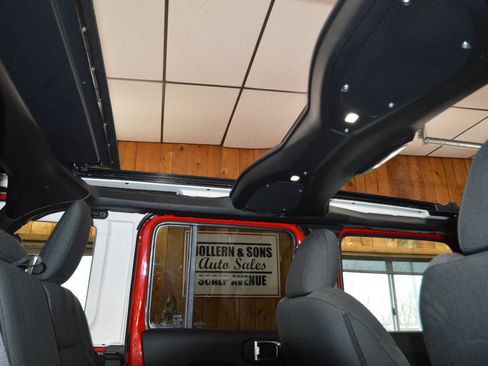 Used 2025 Jeep Wrangler Unlimited Sahara w/ Safety Group image 14