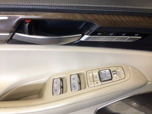 Used 2017 Genesis G90 3.3T Premium RWD image 8