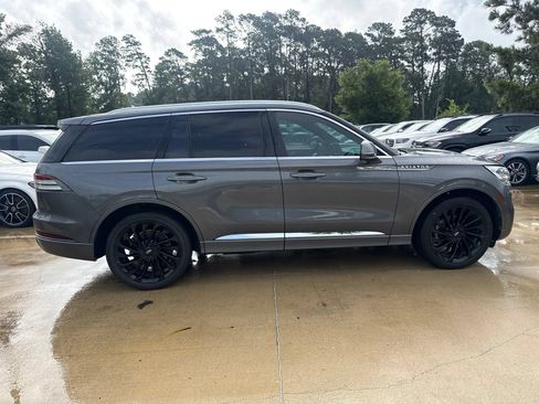 Used 2022 Lincoln Aviator Reserve w/ Equipment Group 201A AWD/4WD image 3