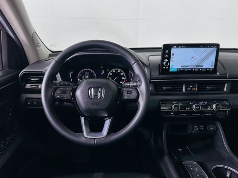 Used 2025 Honda Pilot Touring image 17