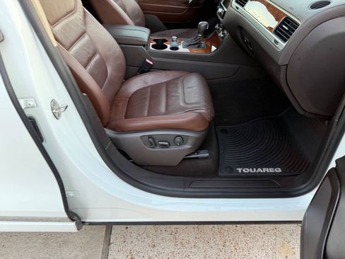 Used 2013 Volkswagen Touareg TDI AWD/4WD image 34