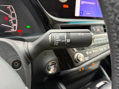 Certified 2023 Lexus ES 250 w/ Premium Package image 17