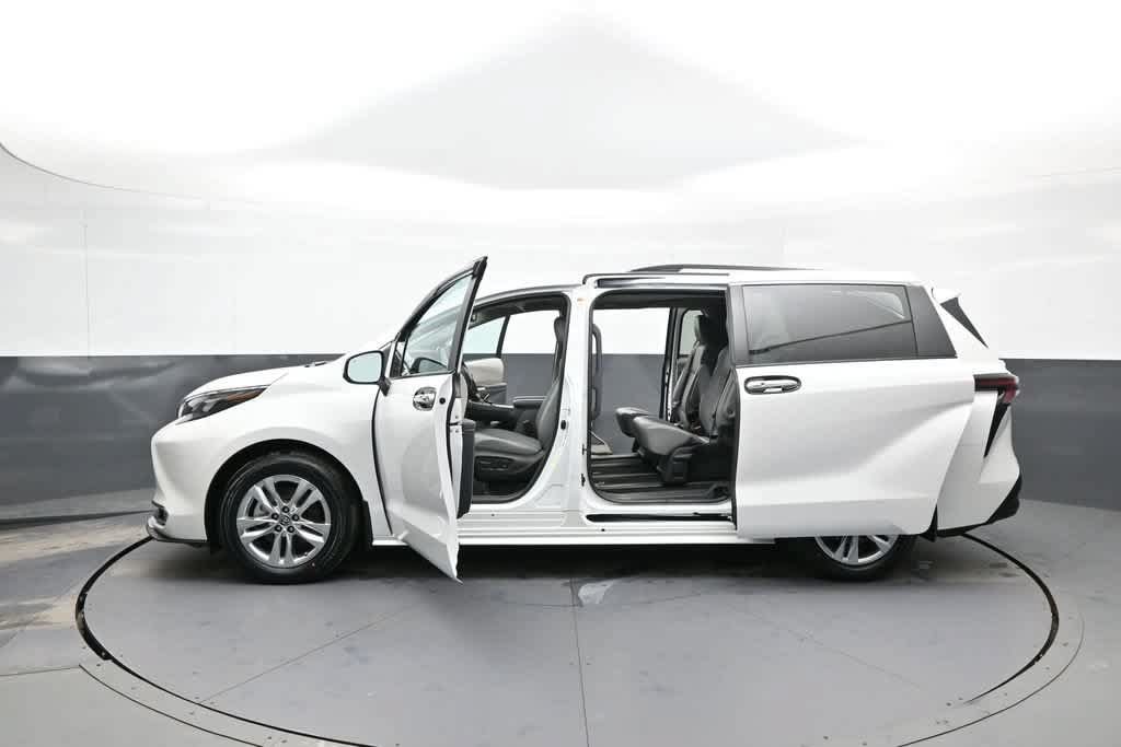 Used 2024 Toyota Sienna XLE w/ XLE Plus Package AWD/4WD image 45