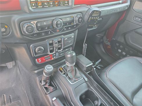 Used 2021 Jeep Wrangler Unlimited Rubicon AWD/4WD image 30