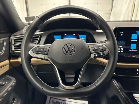 Used 2025 Volkswagen Atlas Cross Sport SE image 18
