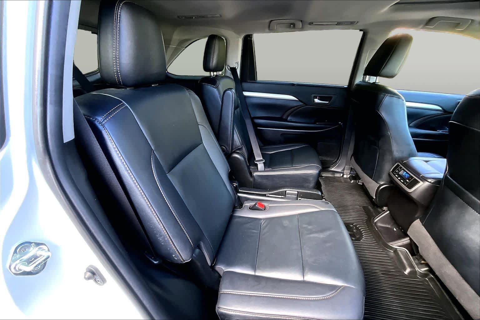Certified 2019 Toyota Highlander XLE AWD/4WD image 19