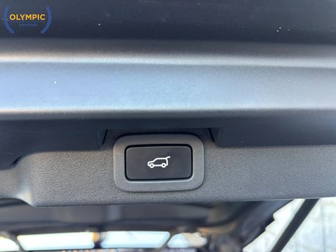 Used 2018 Land Rover Discovery SE image 51