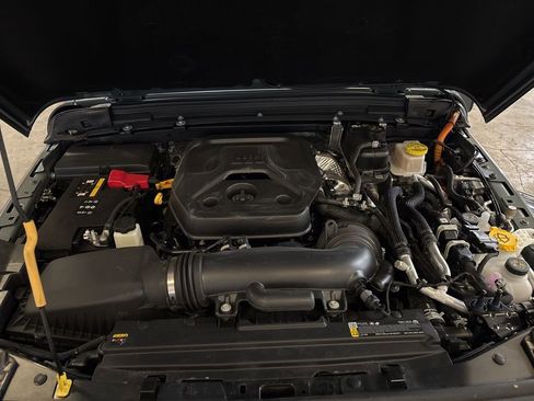 Used 2025 Jeep Wrangler Unlimited Sahara image 15