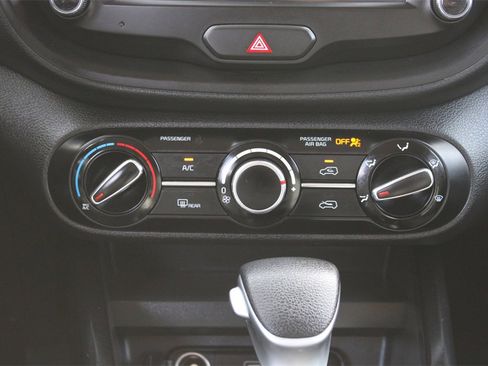 Used 2023 Kia Soul LX image 16