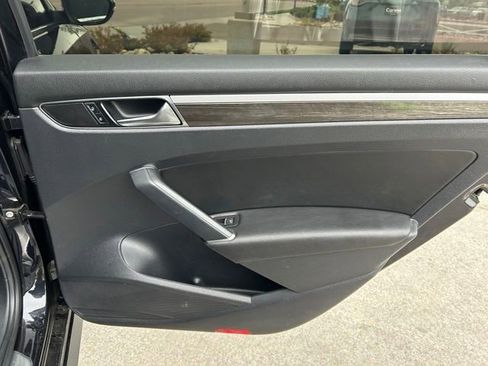 Used 2017 Volkswagen Passat 1.8T SE FWD image 29