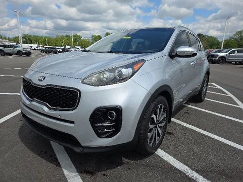 Used 2017 Kia Sportage EX w/ EX Technology Package FWD image 2