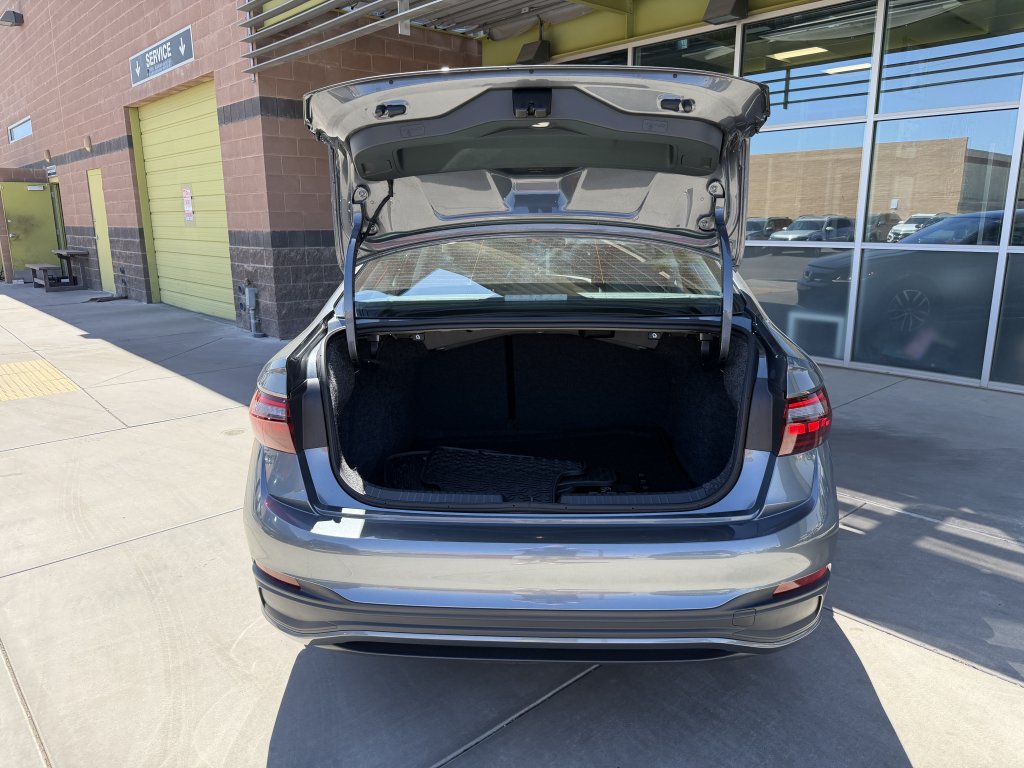 Used 2025 Volkswagen Jetta SE w/ Sunroof Package FWD image 34