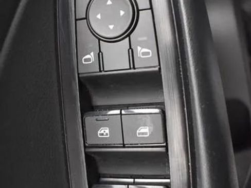Used 2024 Nissan Rogue S FWD image 21