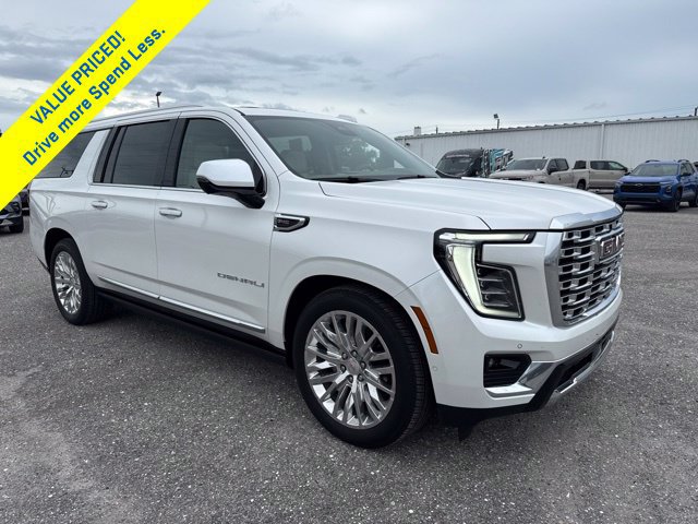 Used 2025 GMC Yukon XL Denali w/ Sun & Power Step Package AWD/4WD image 1