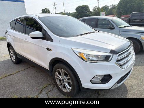 Used 2017 Ford Escape SE FWD image 1