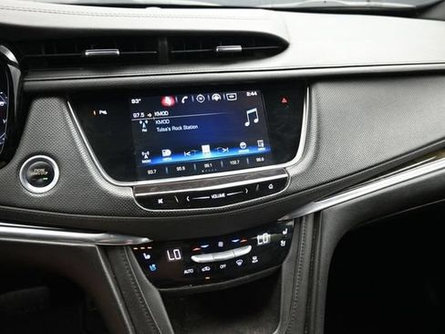 Used 2017 Cadillac XT5 Luxury w/ Driver Awareness Package AWD/4WD image 8