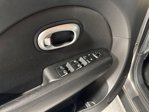 Used 2017 Kia Soul + FWD image 16