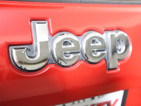 Used 2021 Jeep Compass Latitude w/ Driver Assistance Group image 14