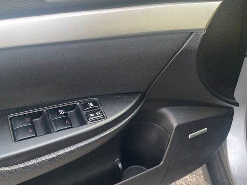 Used 2011 Subaru Outback 2.5i Premium image 7