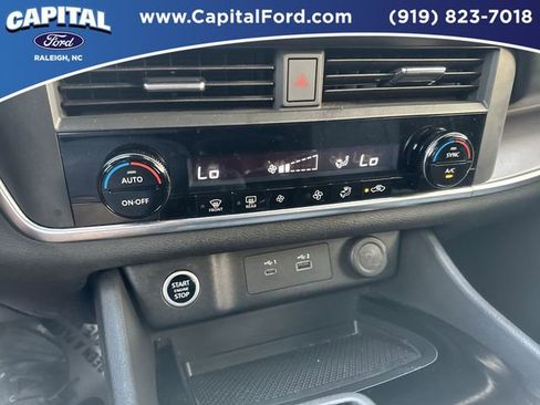 Used 2023 Nissan Rogue SV image 28