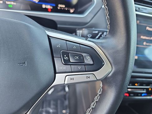 Used 2024 Volkswagen Tiguan SE w/ Panoramic Sunroof Package image 20