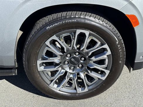 Used 2024 GMC Yukon XL Denali Ultimate image 9