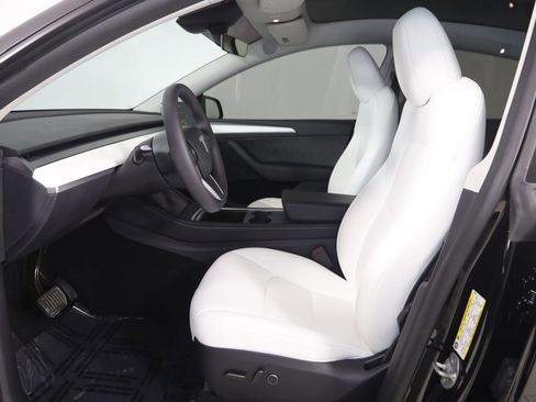 Used 2025 Tesla Model Y Long Range image 13