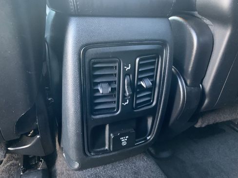 Used 2019 Jeep Grand Cherokee Altitude image 28