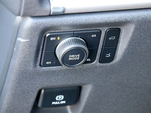 New 2025 Ford Expedition Active image 16