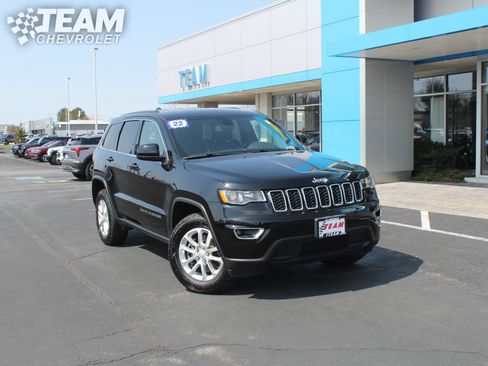 Used 2022 Jeep Grand Cherokee Laredo X image 2