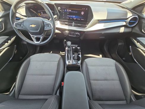 Used 2025 Chevrolet Trax LT w/ LT Convenience Package FWD image 20