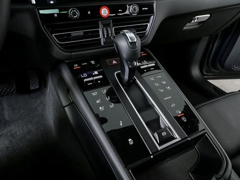 New 2026 Porsche Macan Turbo image 19