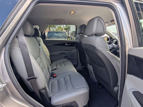 Used 2016 Kia Sorento EX image 17