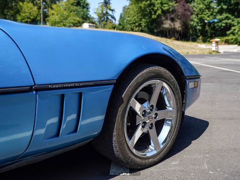 Used 1988 Chevrolet Corvette Convertible RWD image 51