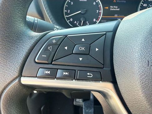 Used 2025 Nissan Sentra SV FWD image 33