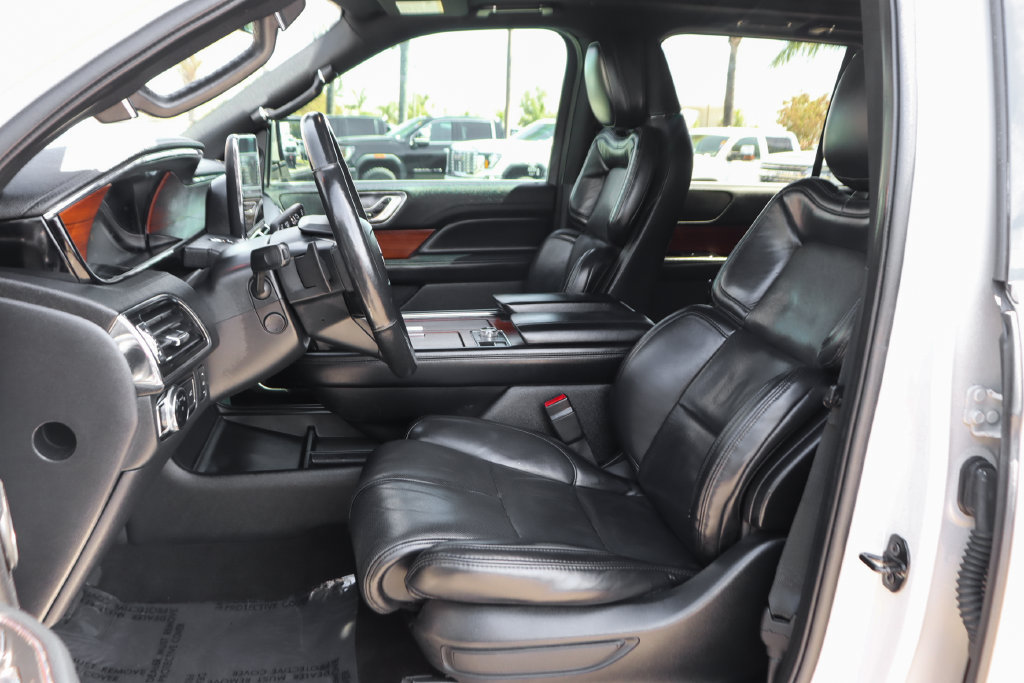 Used 2020 Lincoln Navigator Reserve w/ Equipment Group 208A Reserve AWD/4WD image 23