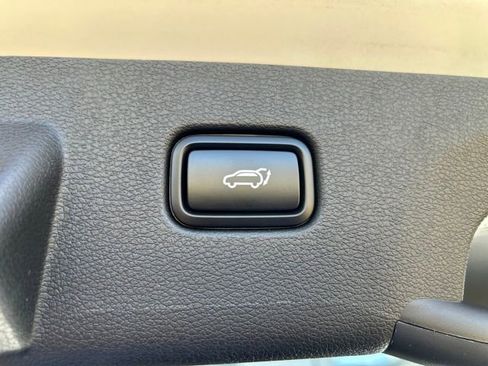 Used 2025 Kia Sportage SX image 30