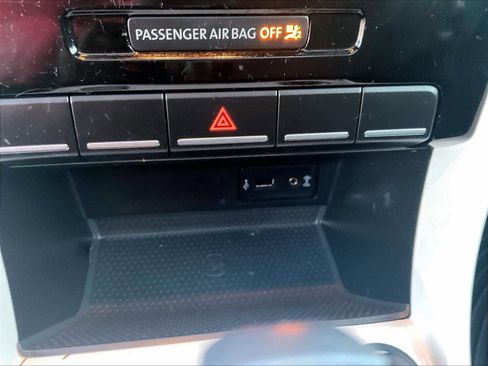 Used 2019 Volkswagen Beetle 2.0T SE image 24